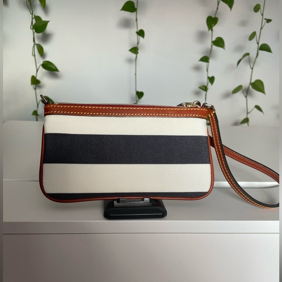 Dooney & Bourke Large Slim Wristlet - Picture 3 of 15